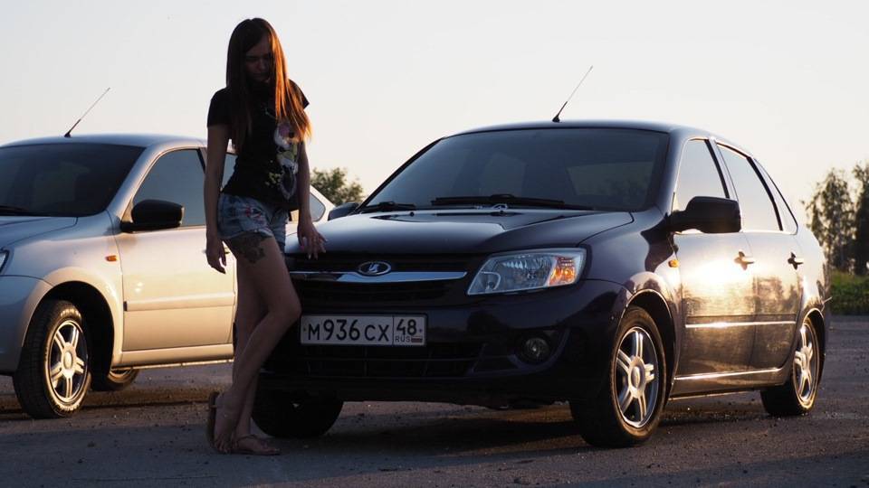 Как поменять габаритную лампочку на приоре?