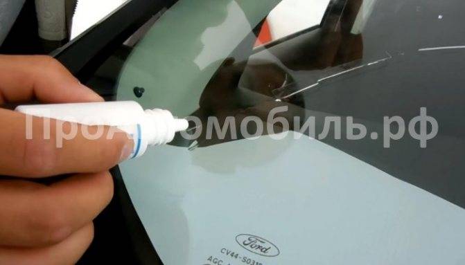 Ремонт трещин и сколов на лобовом стекле своими руками