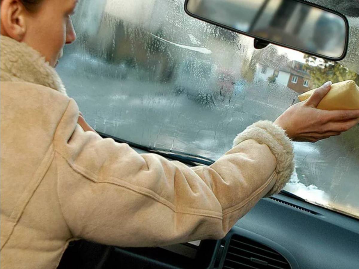 Как убрать запотевание стекол в автомобиле зимой и устранить в дождь, как предотвратить появление проблемы: советы и способы