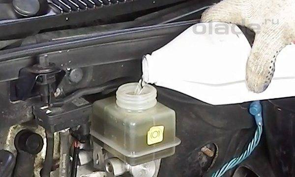 Заклинило правое переднее колесо на Субару Легаси 2001. Что делать?
